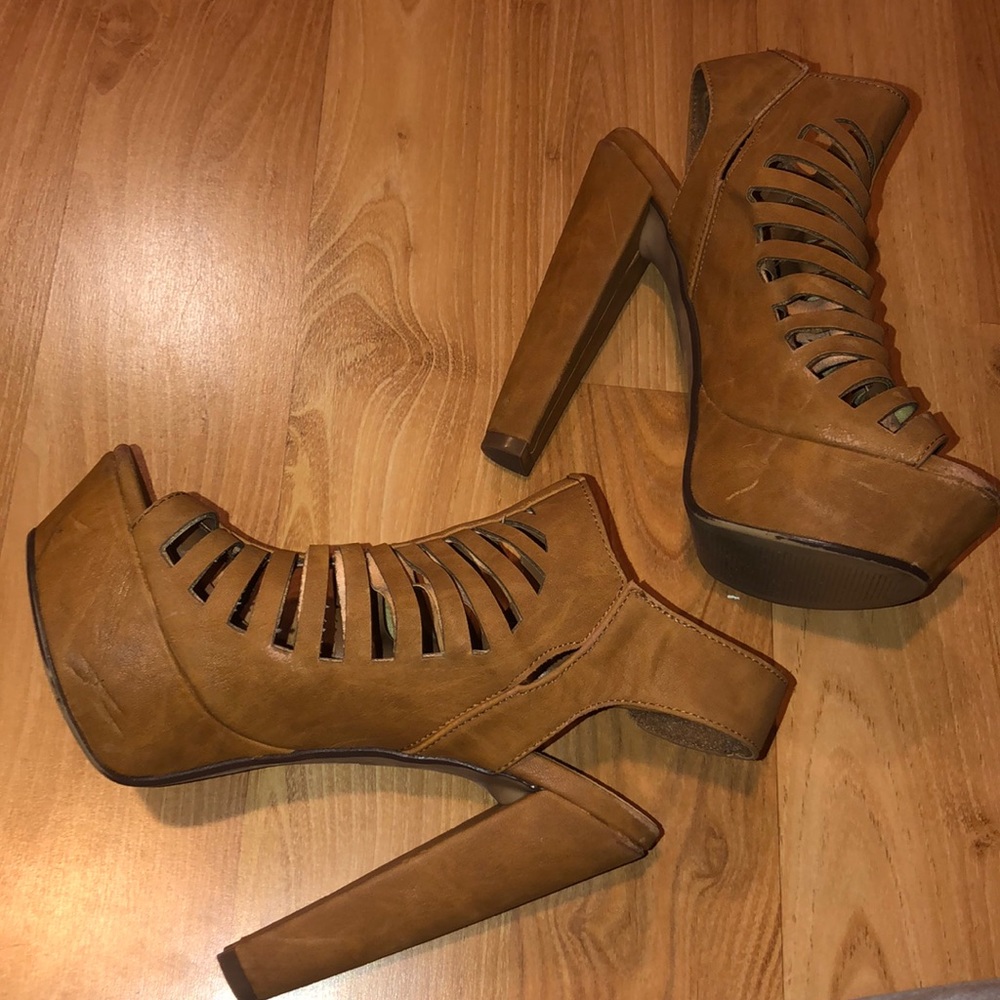 Chestnut Heels